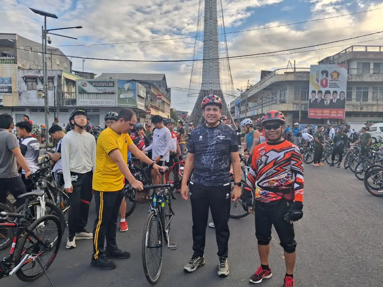 KAPOLRES MINAHASA BERSAMA PERSONEL AMBIL BAGIAN DALAM FUN BIKE HUT KE-68 KODAM XIII/MERDEKA